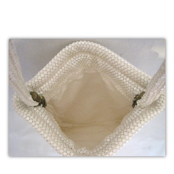 Vintage Lumured Handbag Ivory Cream Off White Mesh Evening Bag
Purse - Picture 10 of 13
